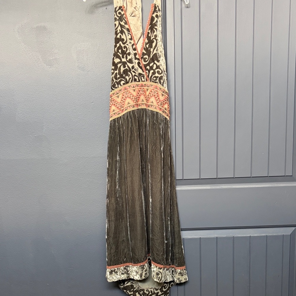 Hale Bob Bohemian V-Neck Velvet Satin Halter Dress in Green and Coral - Picture 4 of 17